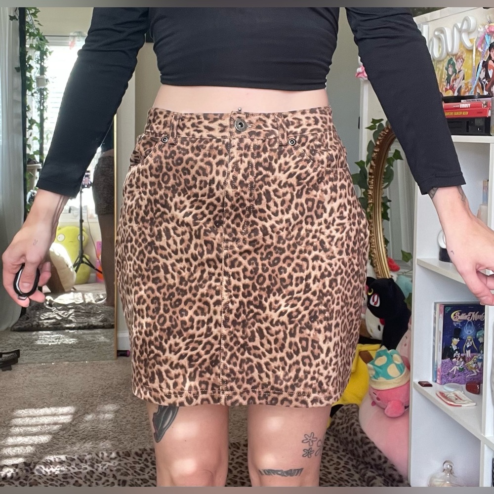 BB Dakota Leopard print skirt
